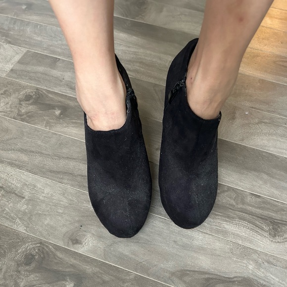 Red bottom platform heels - Picture 2 of 5